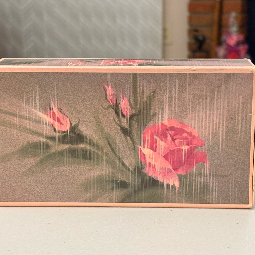 AVON TOUCH OF ROSES - Picture 6 of 6